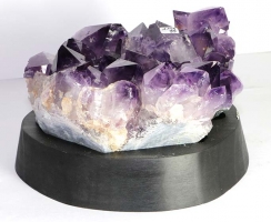 Amethyst Nr. 99 auf Holzsockel