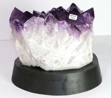 Amethyst Nr. 100 auf Holzsockel