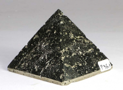 Pyrit Pyramide Nr. 461